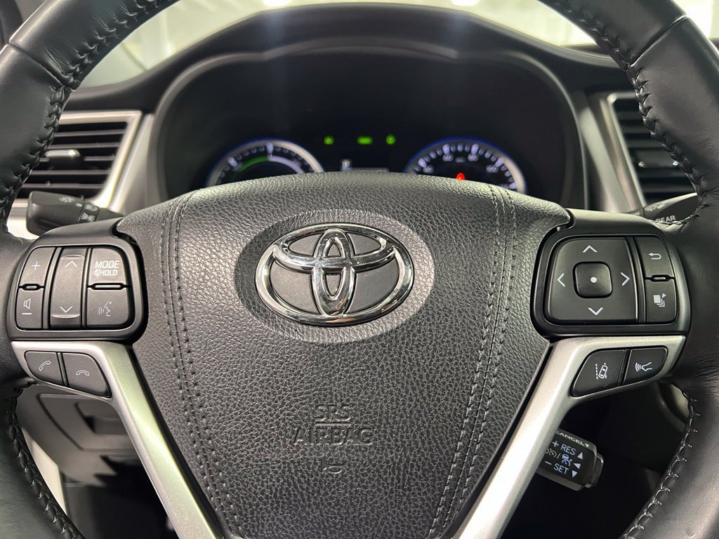 Certified 2017 Toyota Highlander XLE AWD/4WD image 36