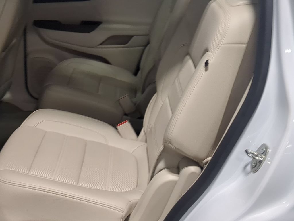 Used 2023 GMC Acadia Denali w/ Denali Technology Package AWD/4WD image 23