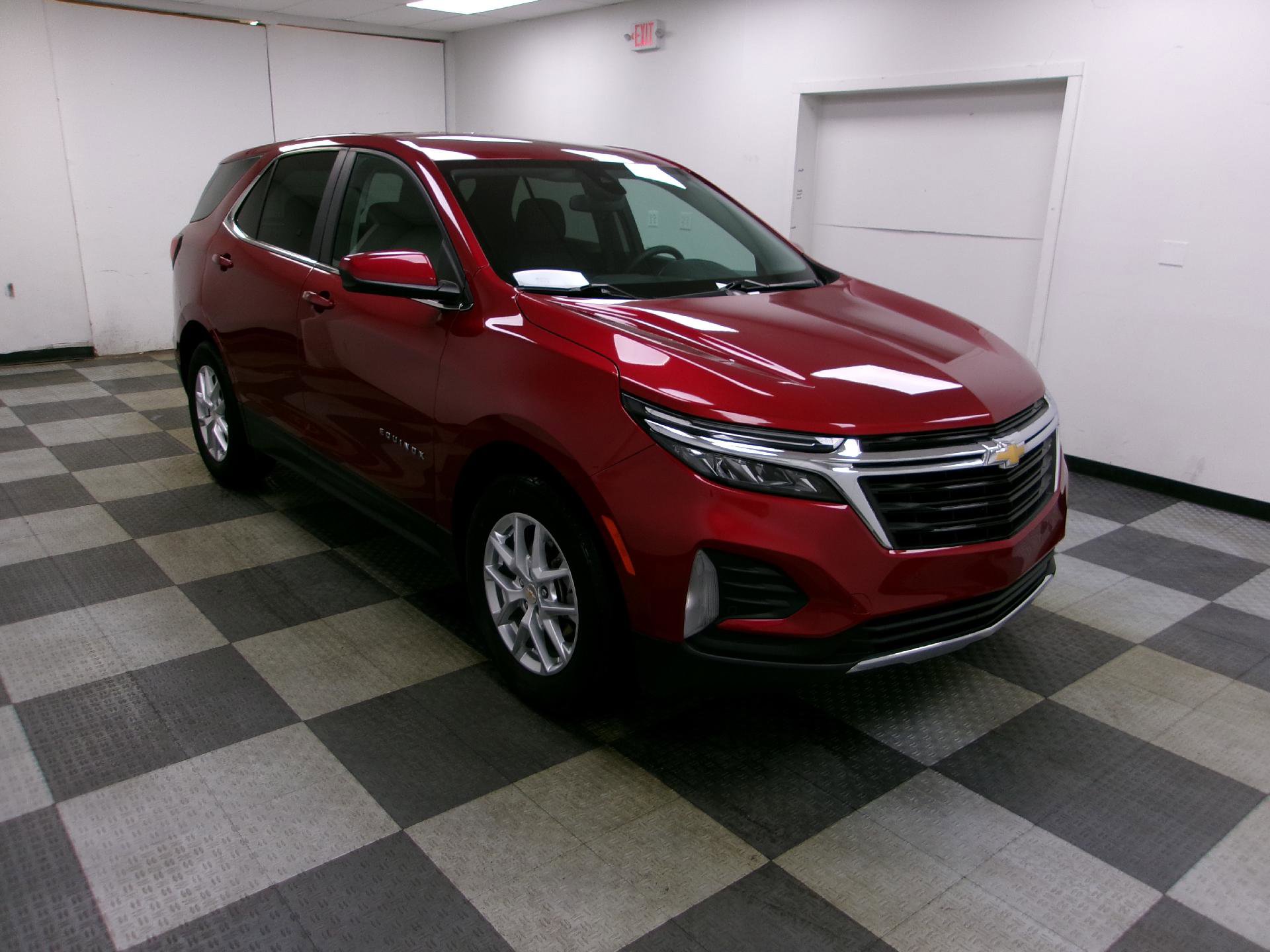 Used 2024 Chevrolet Equinox LT w/ LPO, Floor Liner Package FWD image 14