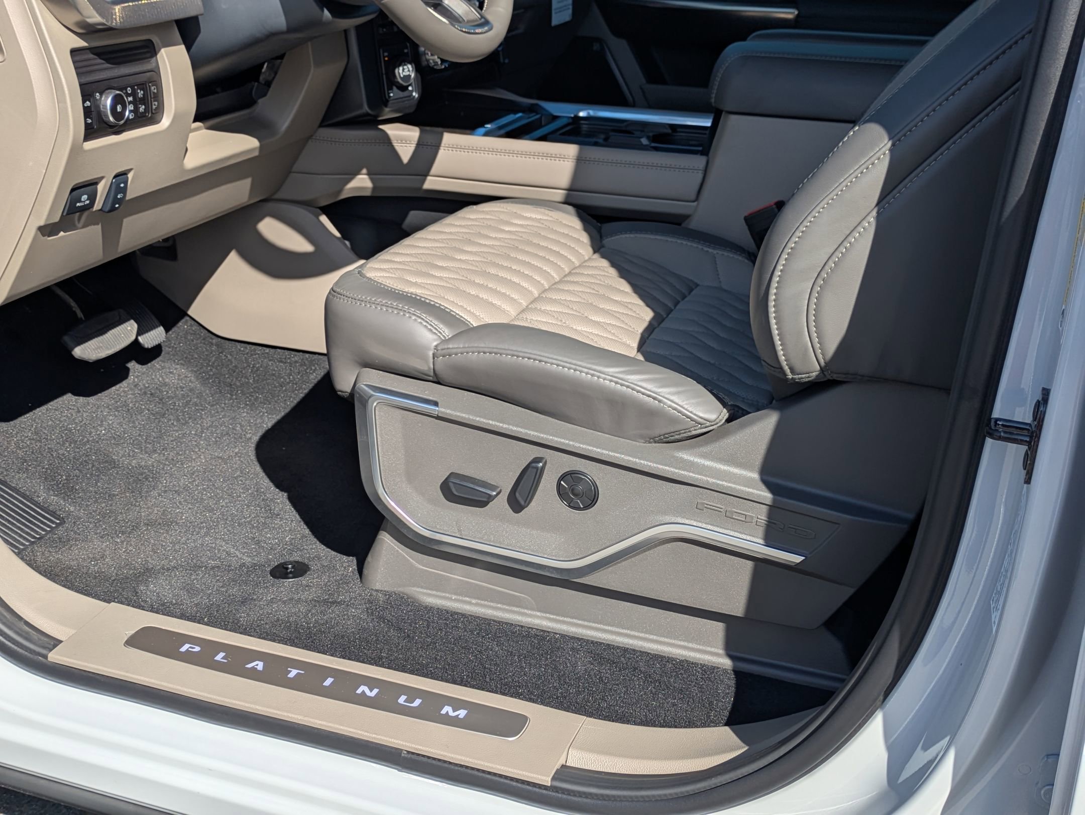 New 2026 Ford F250 Platinum w/ Platinum Plus Package image 14