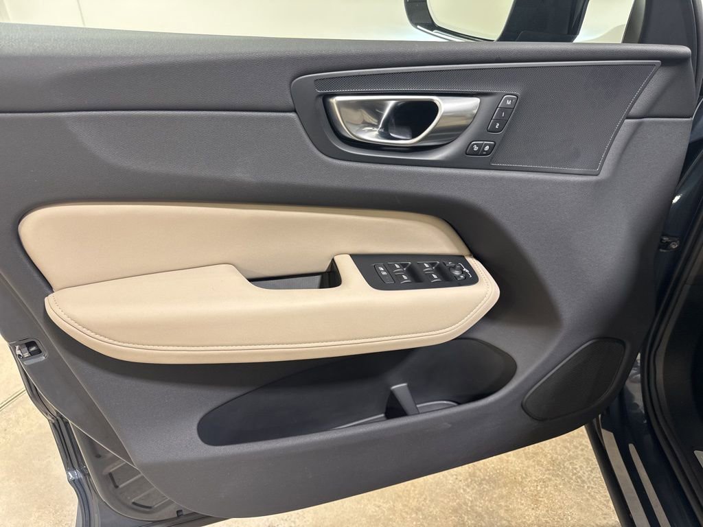 Used 2026 Volvo XC60 B5 Plus w/ Climate Package AWD/4WD image 17
