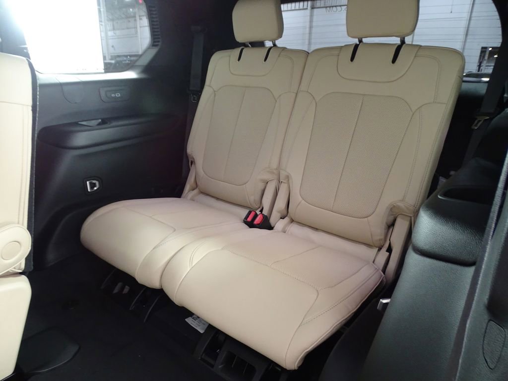 New 2025 Jeep Grand Cherokee L Limited w/ Luxury Tech Group II image 18