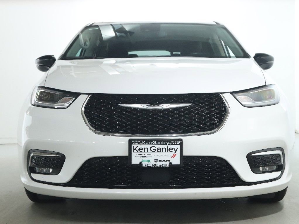 Used 2024 Chrysler Pacifica Touring-L FWD image 5
