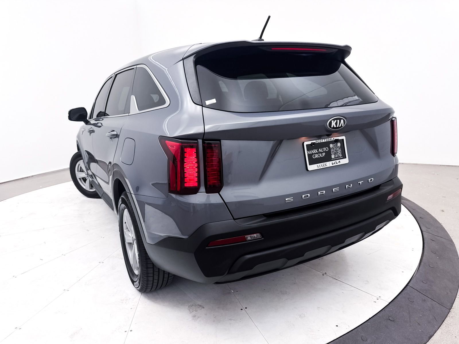 Used 2021 Kia Sorento LX image 6