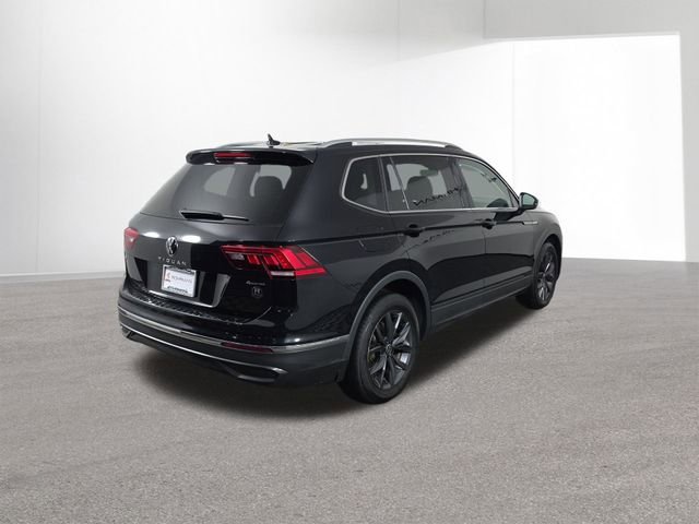 Used 2023 Volkswagen Tiguan SE w/ Panoramic Sunroof Package image 14