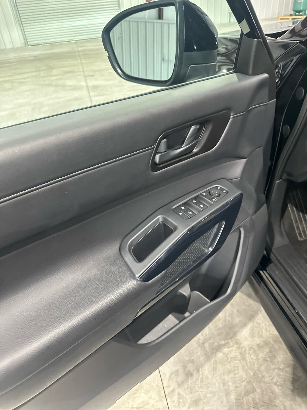 Used 2025 Nissan Pathfinder SV AWD/4WD image 16