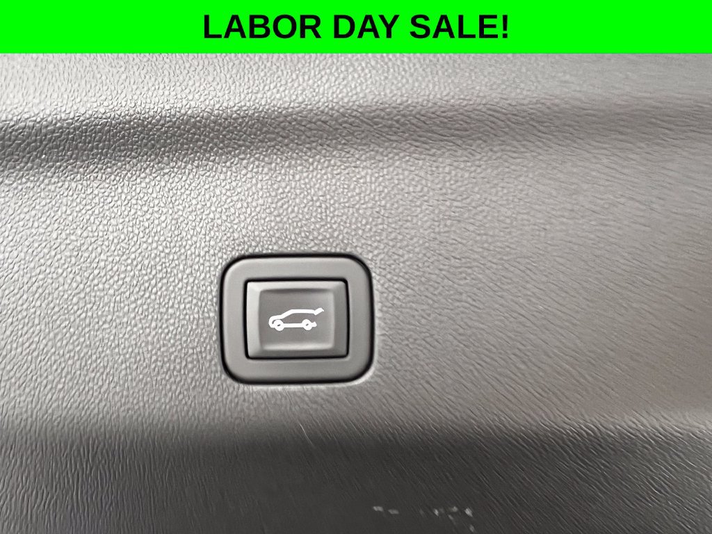 Used 2025 Chevrolet Tahoe Premier AWD/4WD image 17