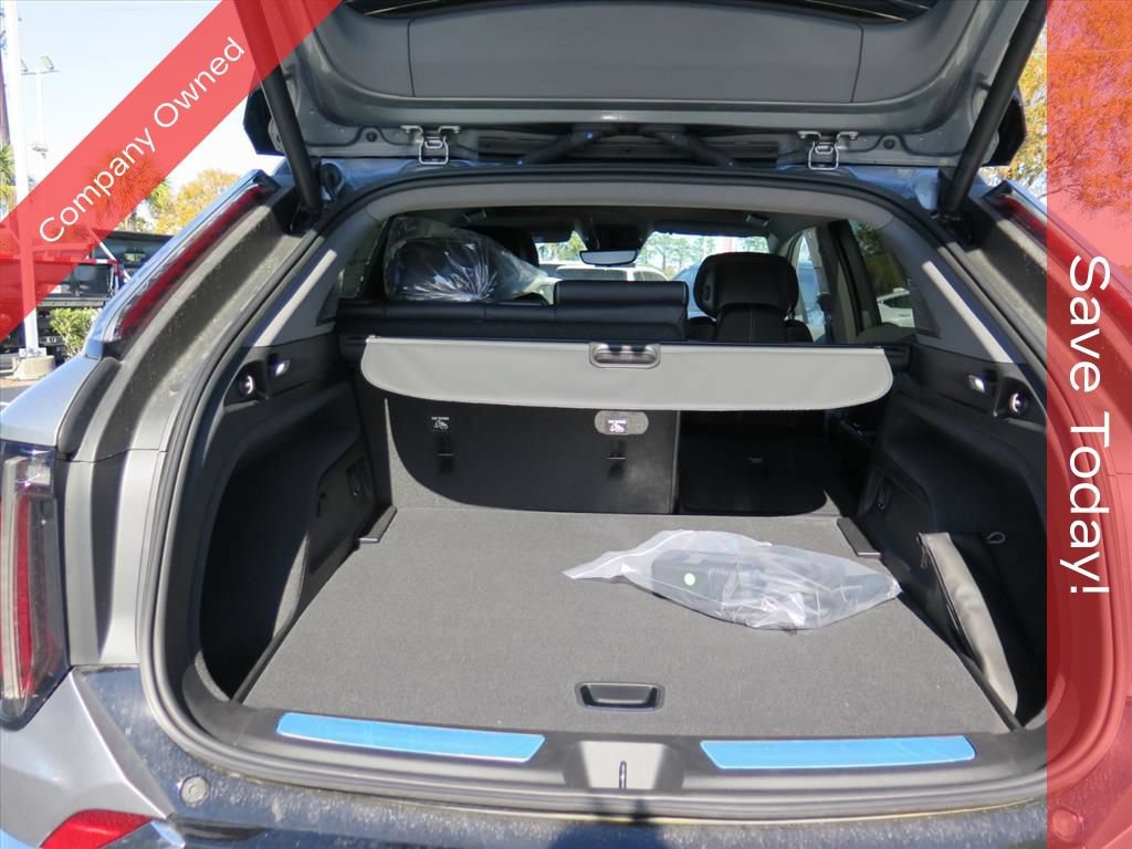 New 2026 Cadillac Optiq Luxury 2 RWD image 25