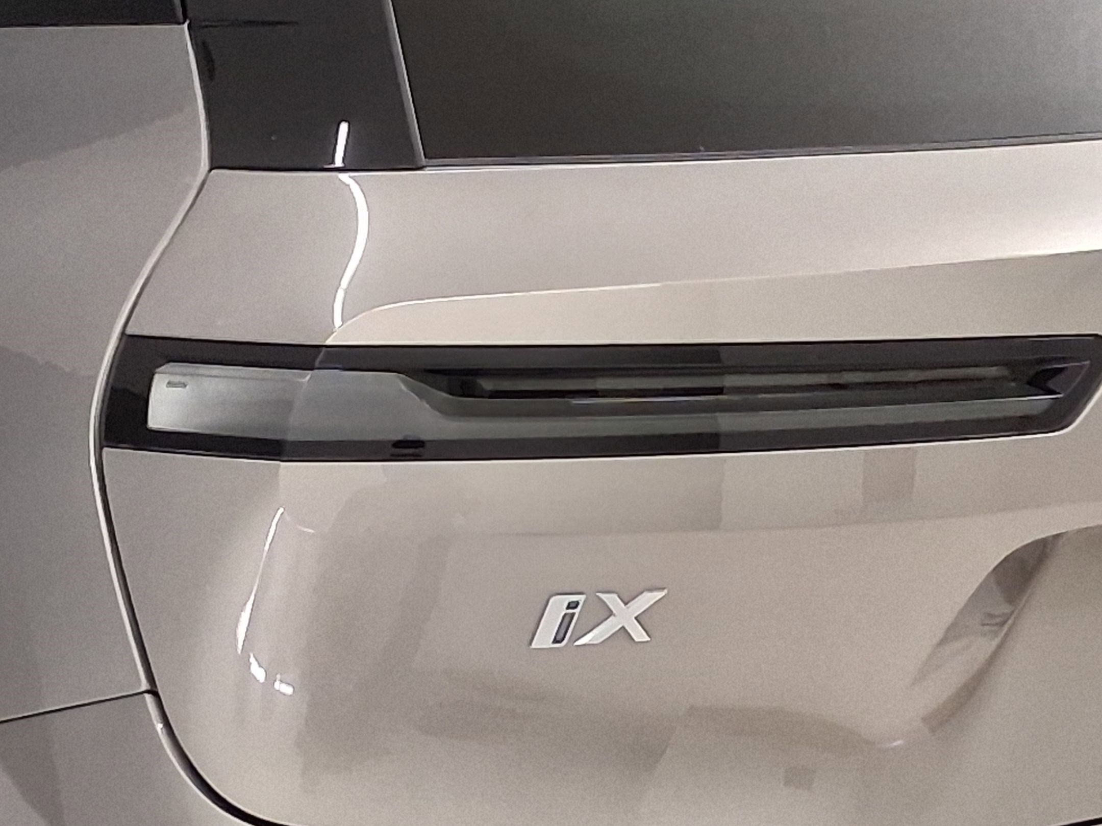 Used 2023 BMW iX xDrive50 w/ Sport Package image 19