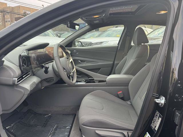 Used 2025 Hyundai Elantra SEL image 16
