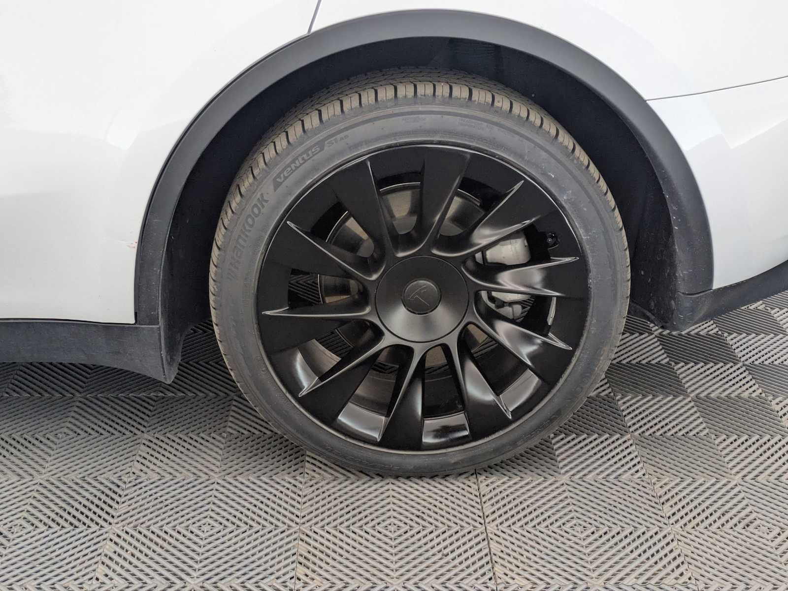 Used 2023 Tesla Model Y Long Range image 13