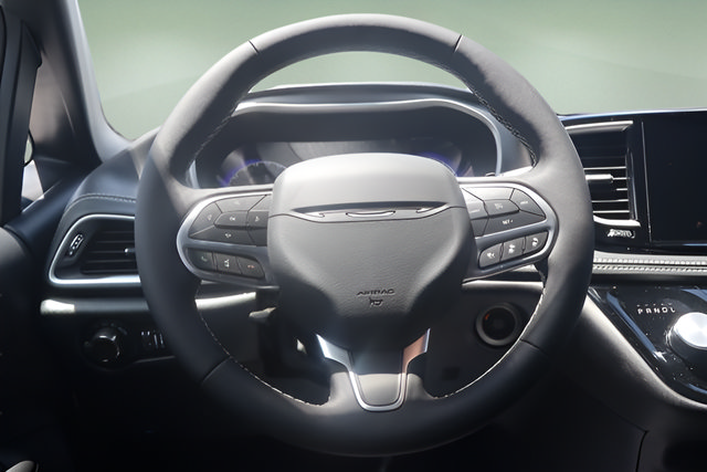 New 2027 Chrysler Pacifica Select FWD image 15