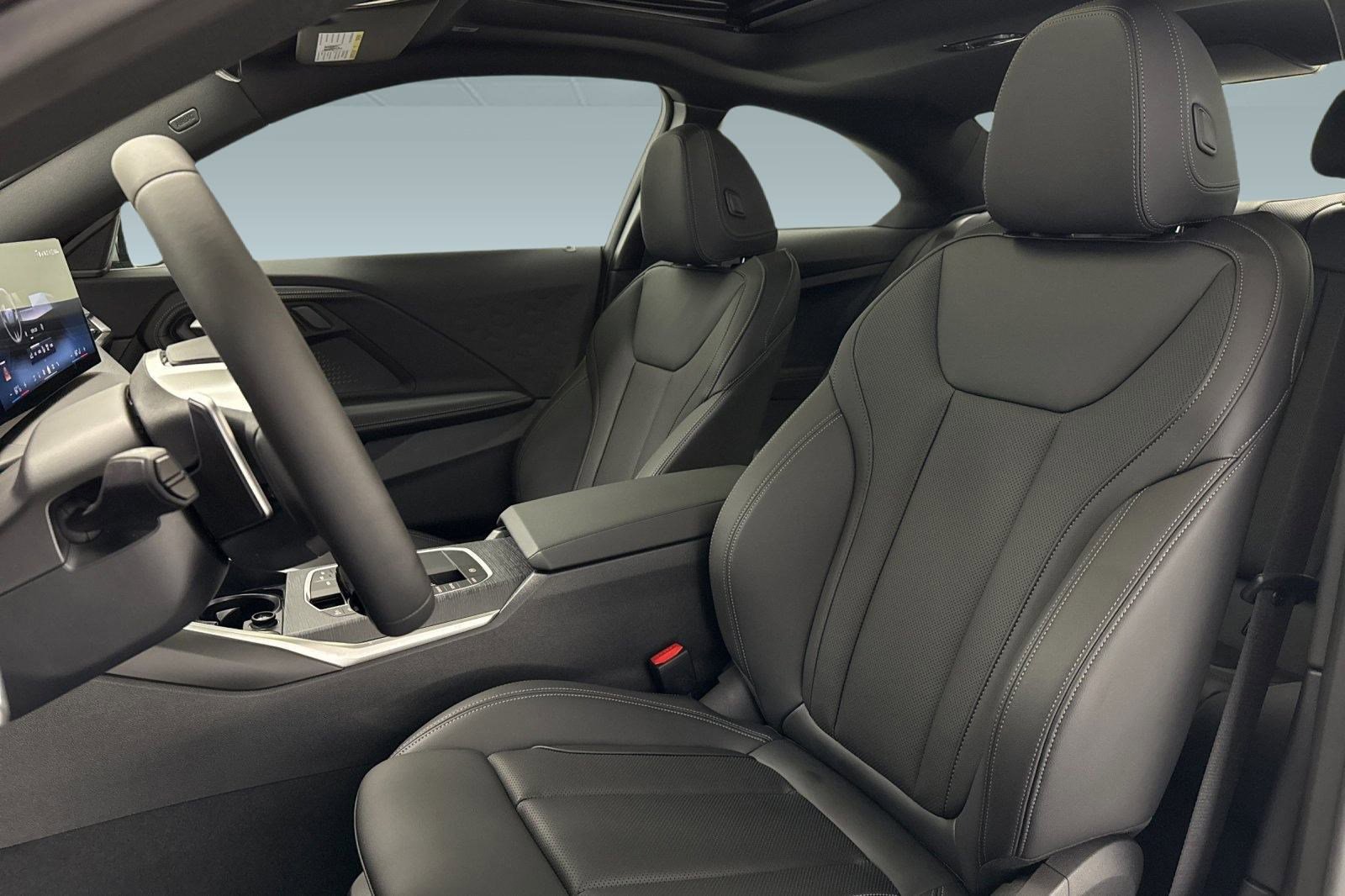 Used 2025 BMW 230i Coupe w/ Convenience Package image 5