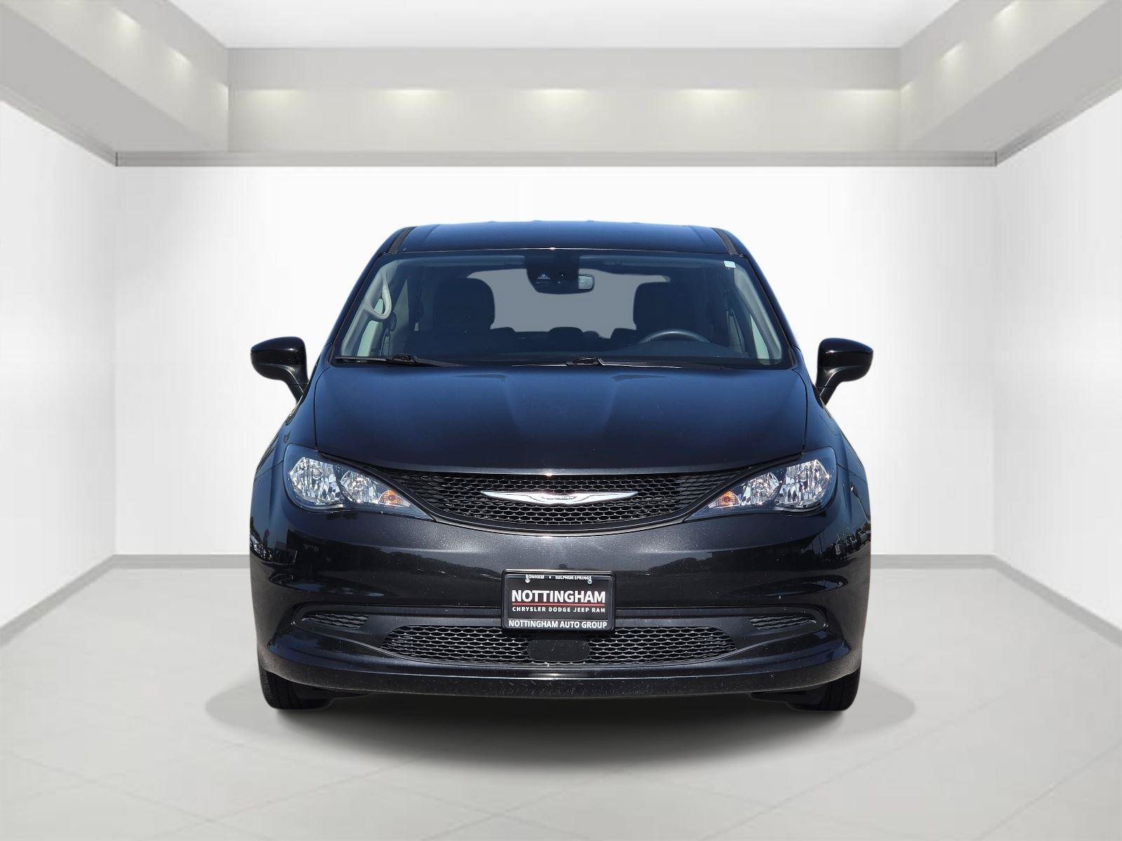 Used 2023 Chrysler Voyager LX FWD image 2