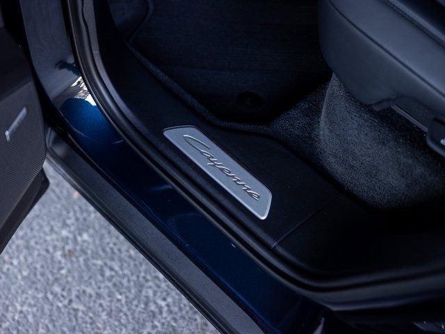 Certified 2025 Porsche Cayenne E-Hybrid image 31