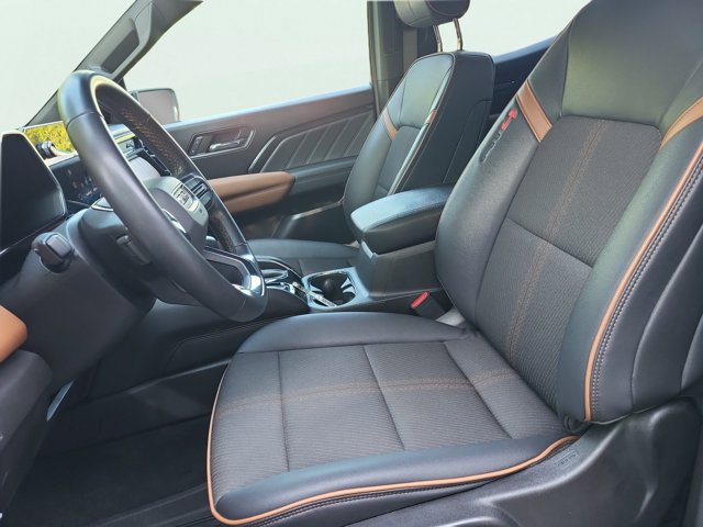 Used 2024 GMC Canyon AT4 w/ Technology Package AWD/4WD image 23