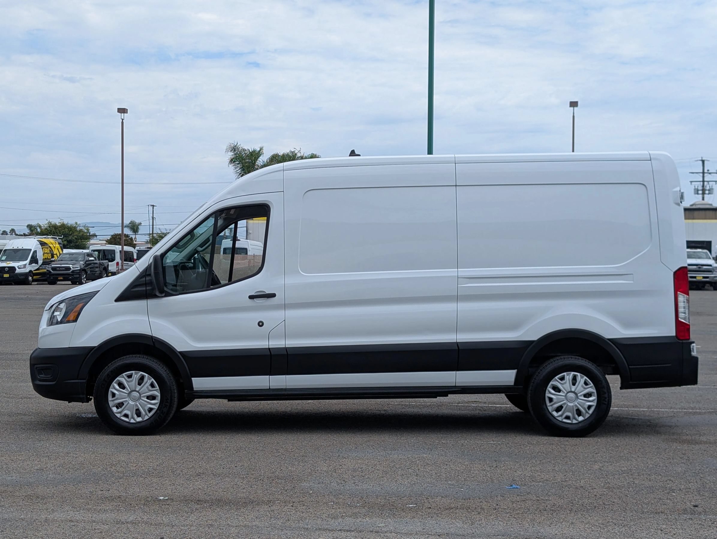 Used 2023 Ford E-Transit Medium Roof RWD image 5