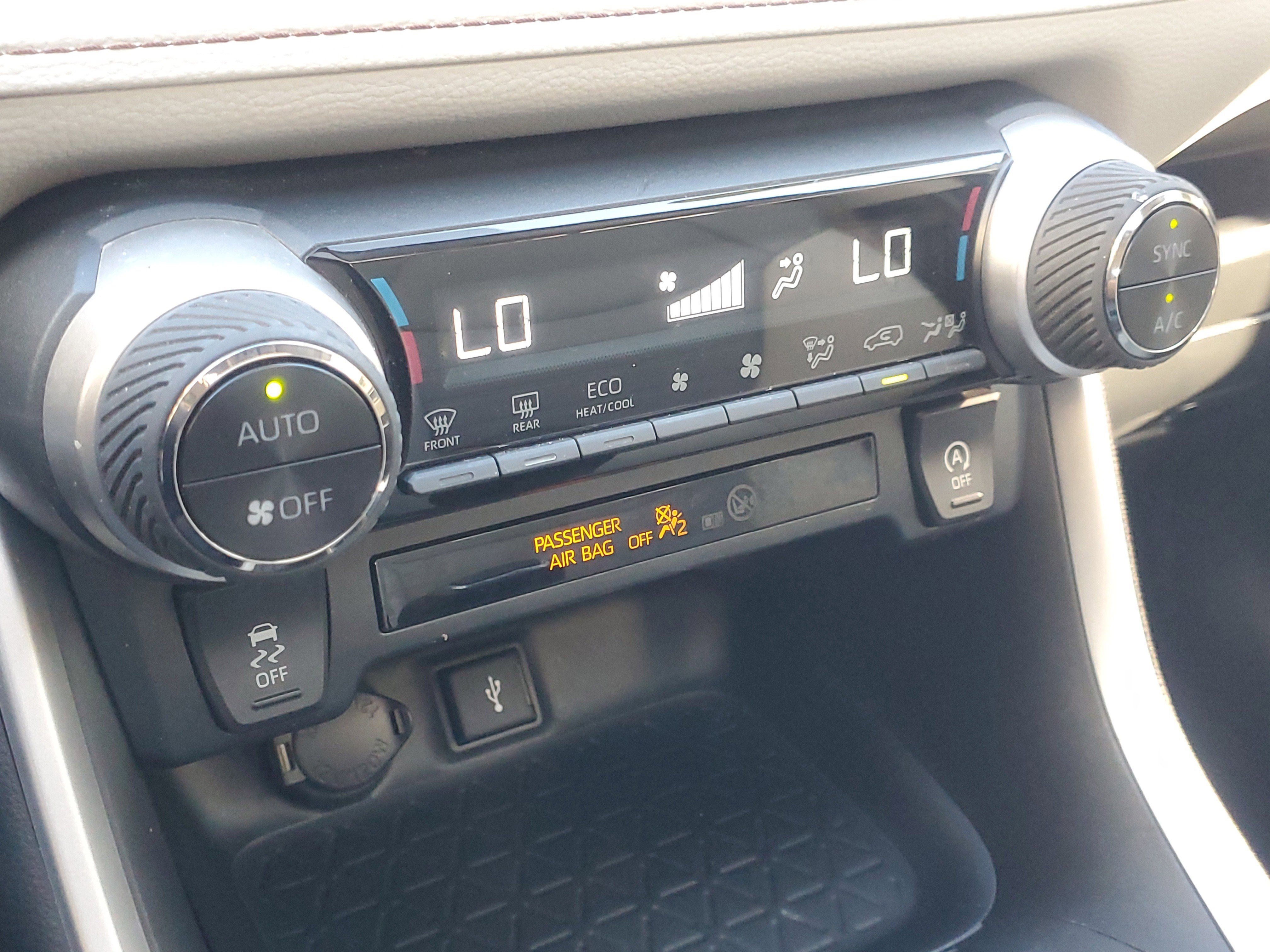 Used 2022 Toyota RAV4 XLE Premium image 32