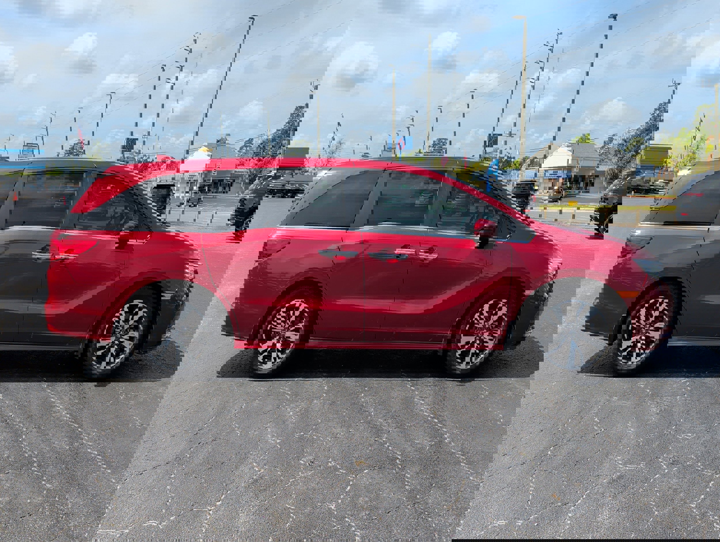 Used 2023 Honda Odyssey Touring image 3