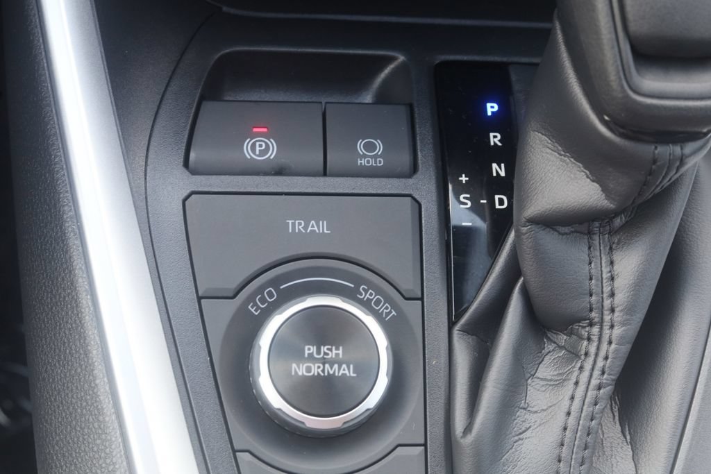 Used 2025 Toyota RAV4 XLE w/ Convenience Package AWD/4WD image 11