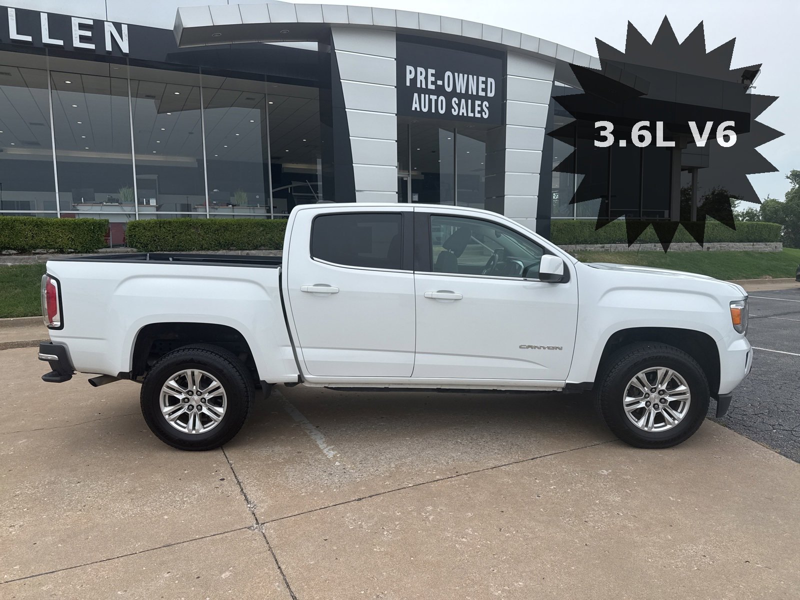 Used 2019 GMC Canyon SLE image 2