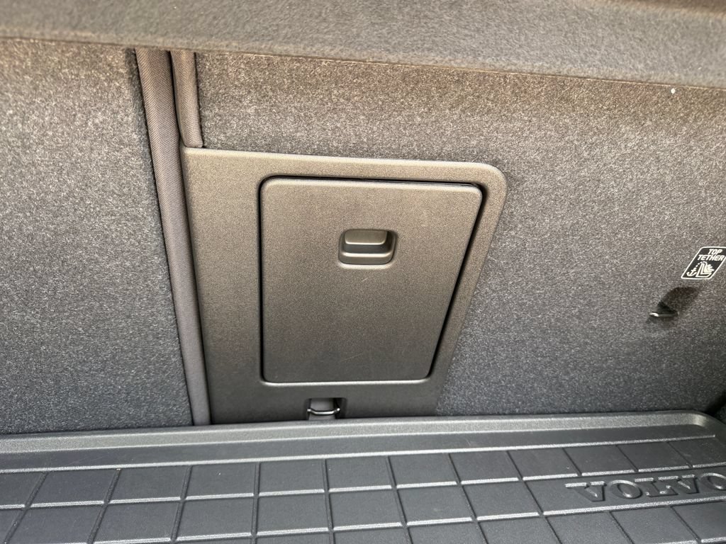 Certified 2024 Volvo XC40 Recharge Core RWD image 28