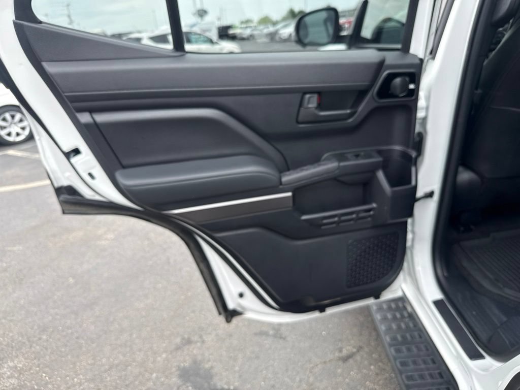 Used 2025 Toyota 4Runner TRD Off-Road Premium AWD/4WD image 32