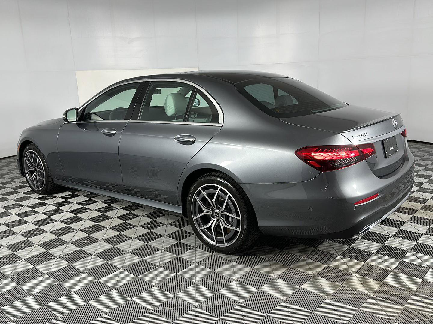 Used 2023 Mercedes-Benz E 450 4MATIC Sedan image 27