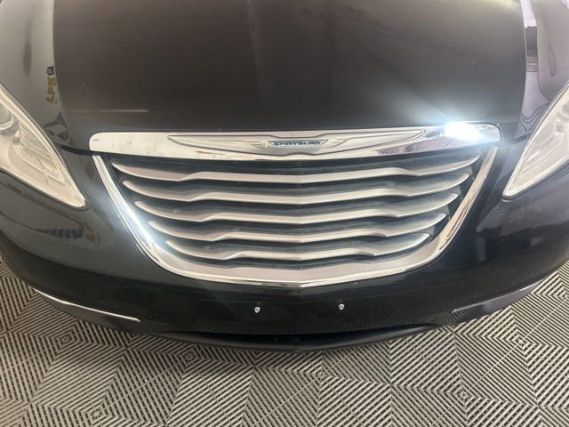 Used 2013 Chrysler 200 LX image 40