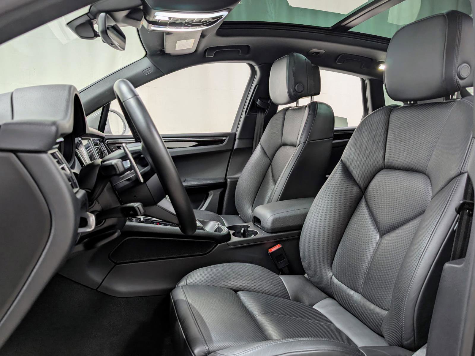 Used 2023 Porsche Macan image 15