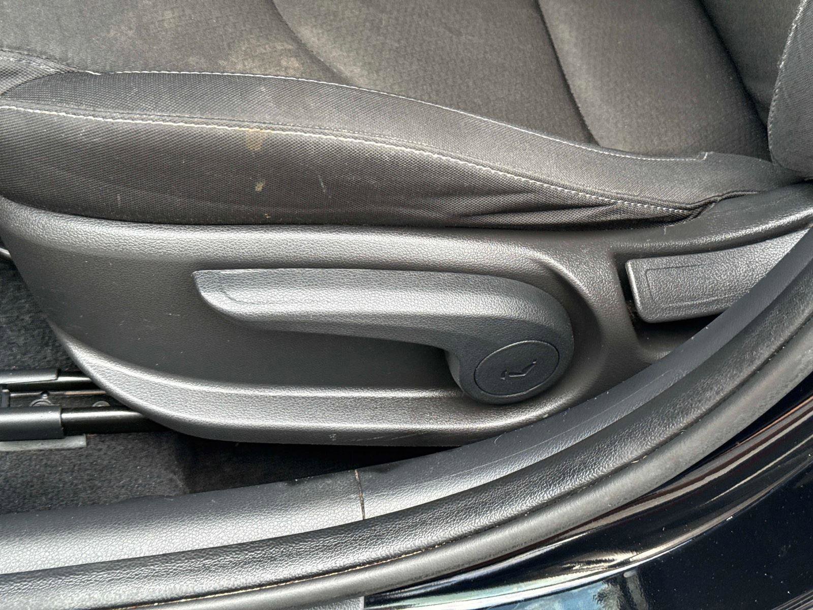 Used 2018 Hyundai Elantra GT FWD image 18