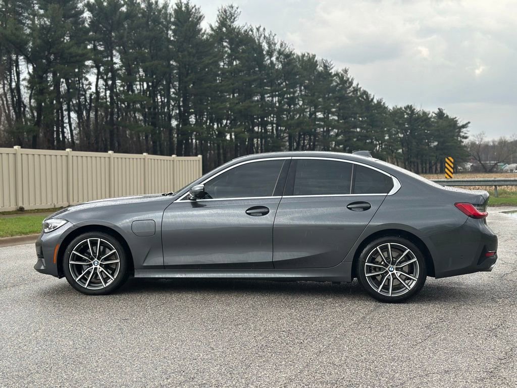 Used 2021 BMW 330e xDrive w/ Premium Package image 4