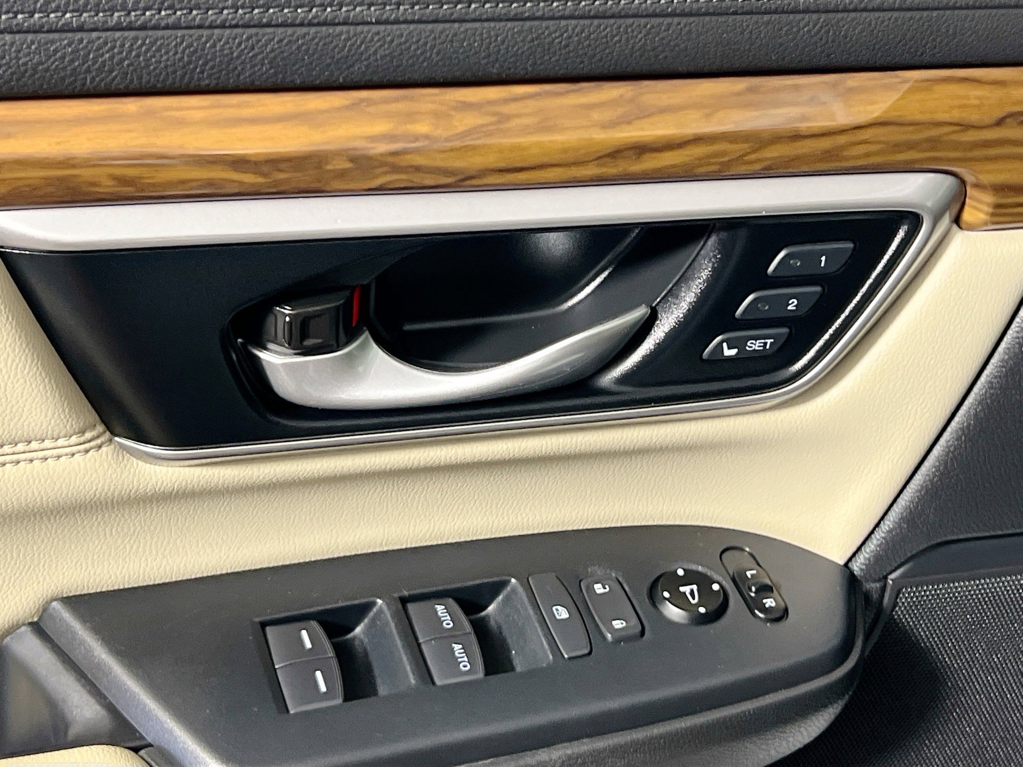 Used 2020 Honda CR-V Touring image 16