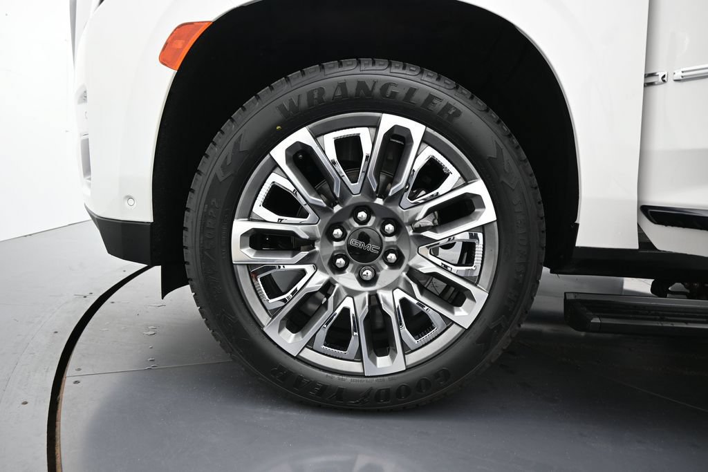 Used 2024 GMC Yukon Denali Ultimate AWD/4WD image 8