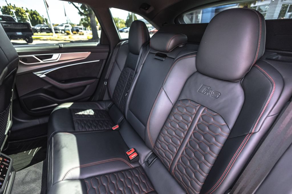 Used 2021 Audi RS 6 w/ Carbon Optic Package AWD/4WD image 28