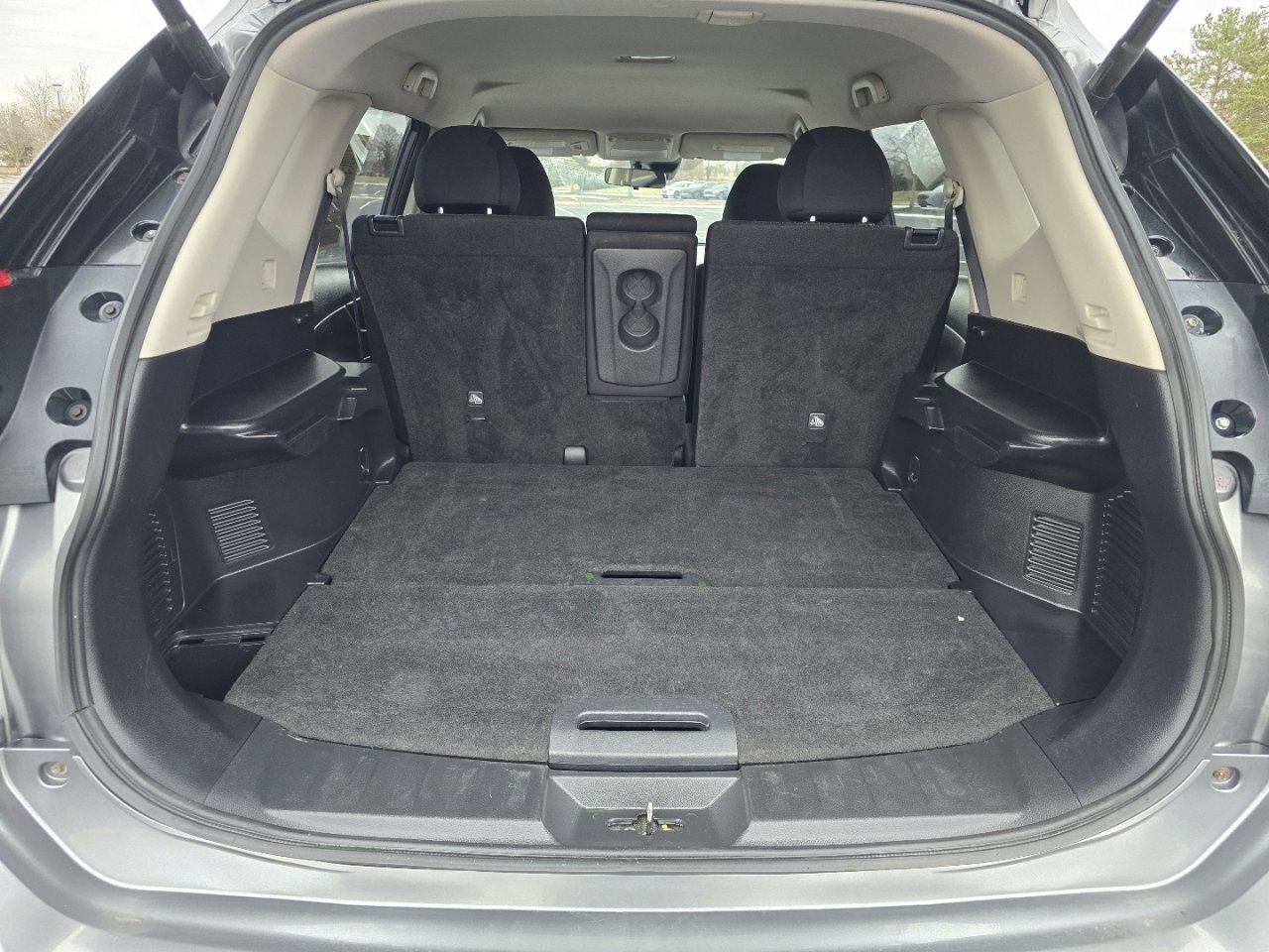 Used 2020 Nissan Rogue SV image 19