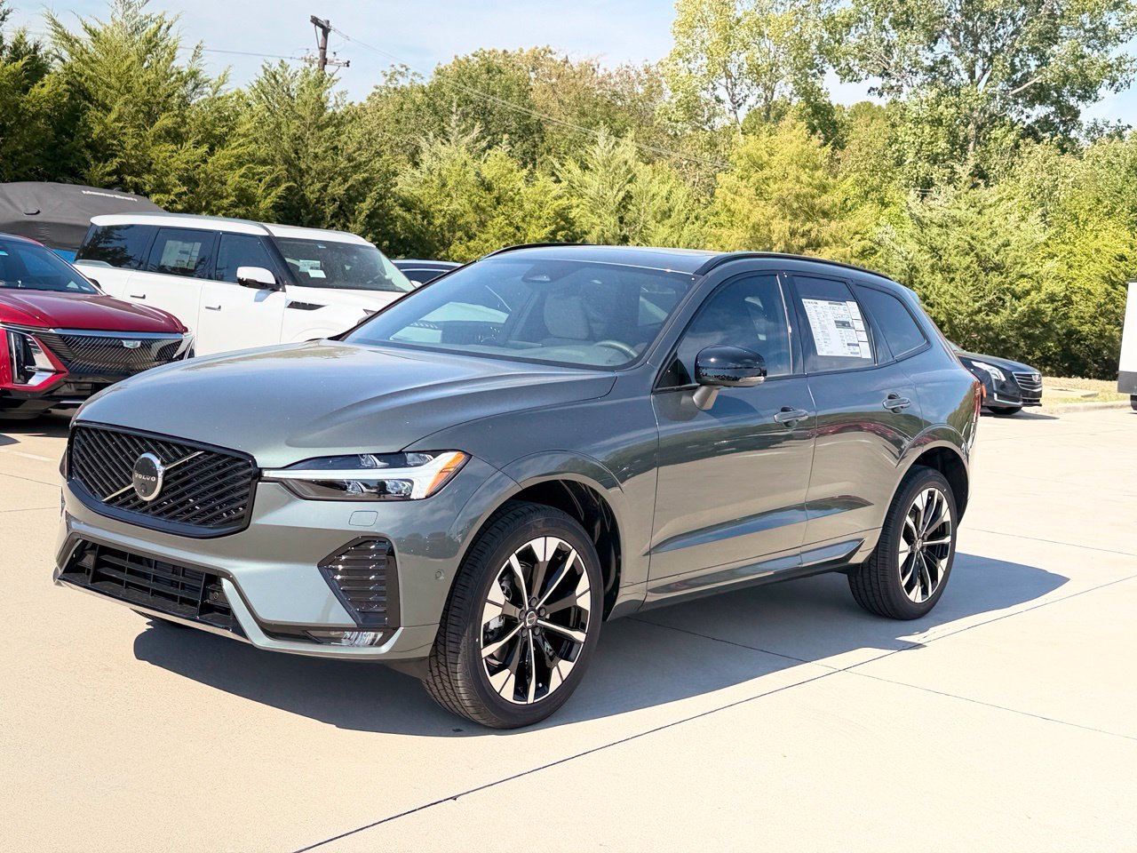 New 2027 Volvo XC60 B5 Plus AWD/4WD image 2