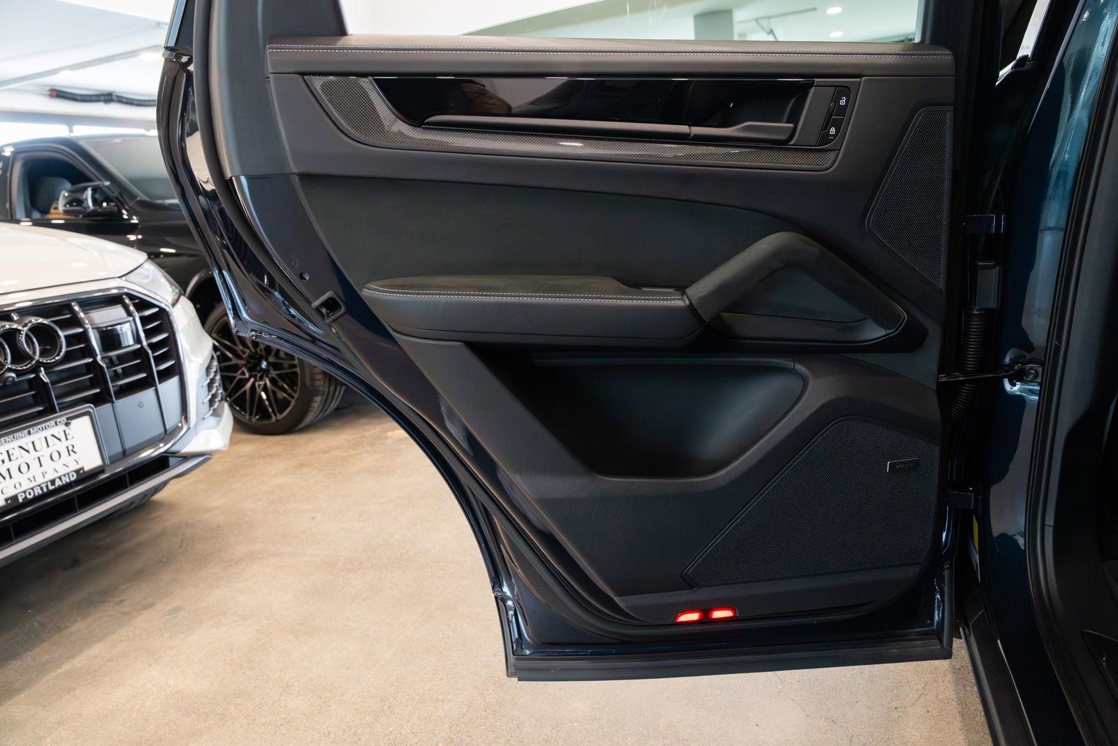 Used 2024 Porsche Cayenne Turbo GT image 21