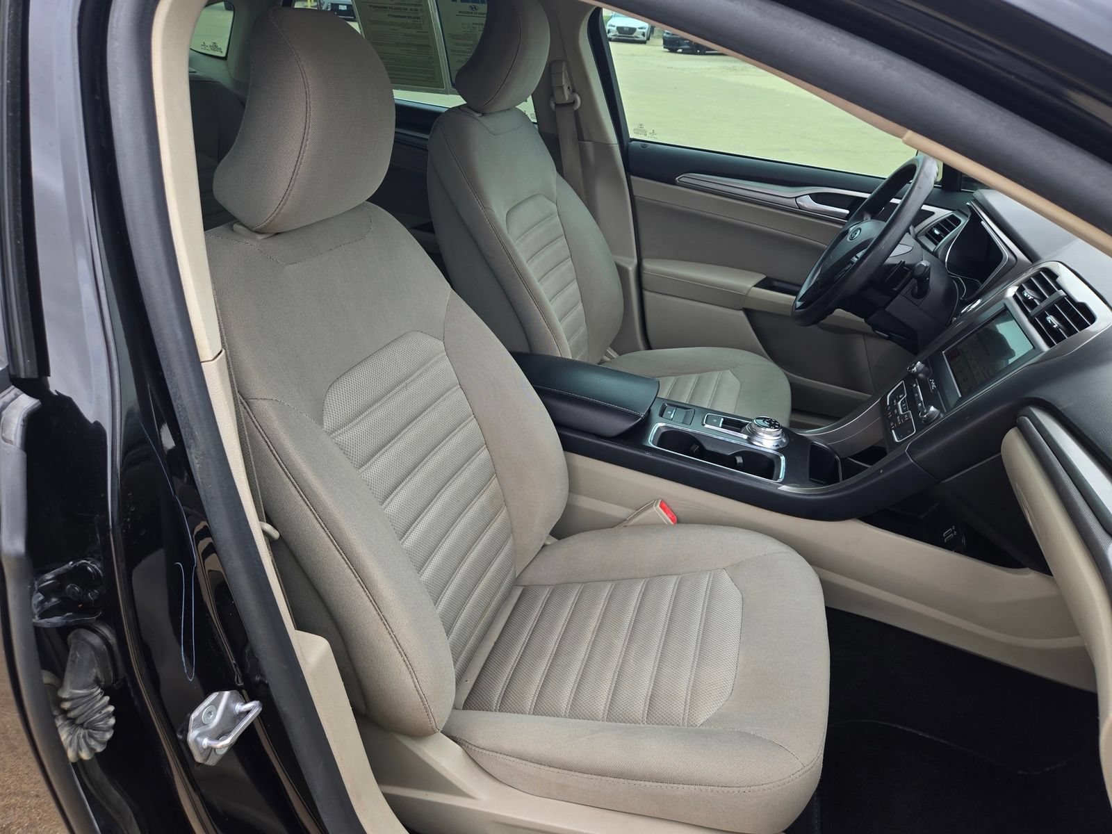 Used 2019 Ford Fusion SE FWD image 24