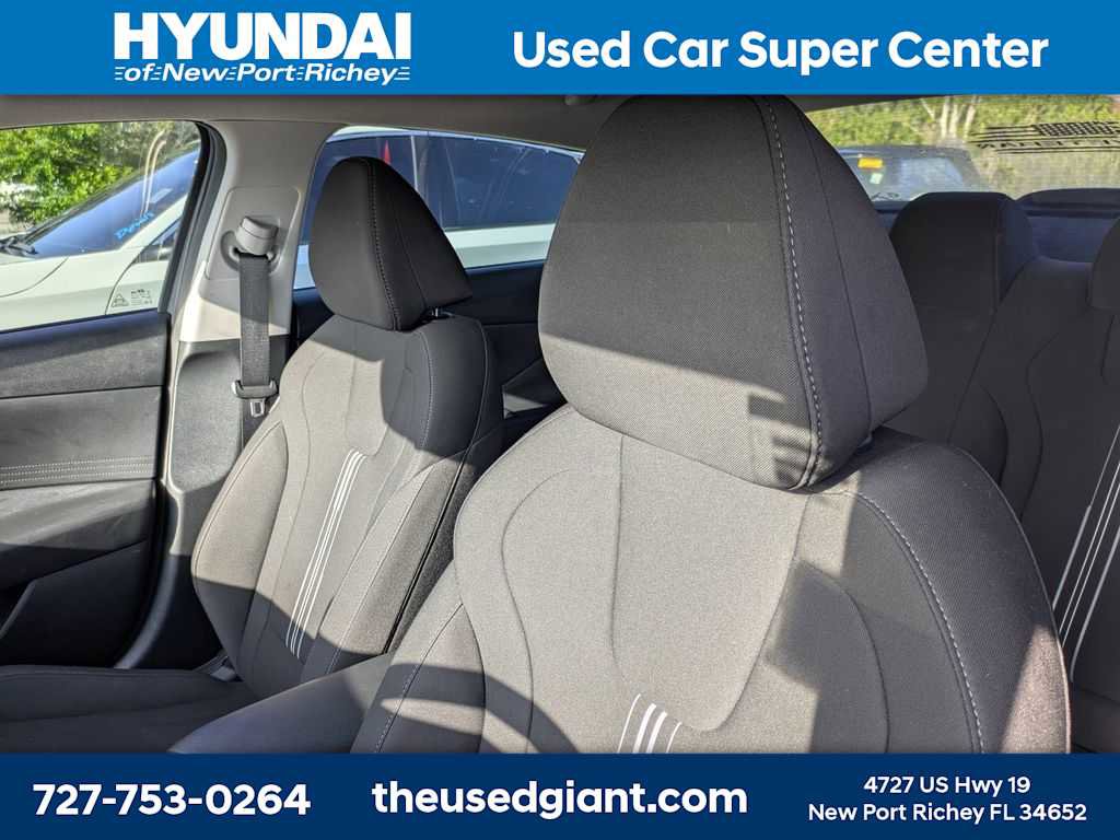 Used 2023 Hyundai Elantra SEL FWD image 3