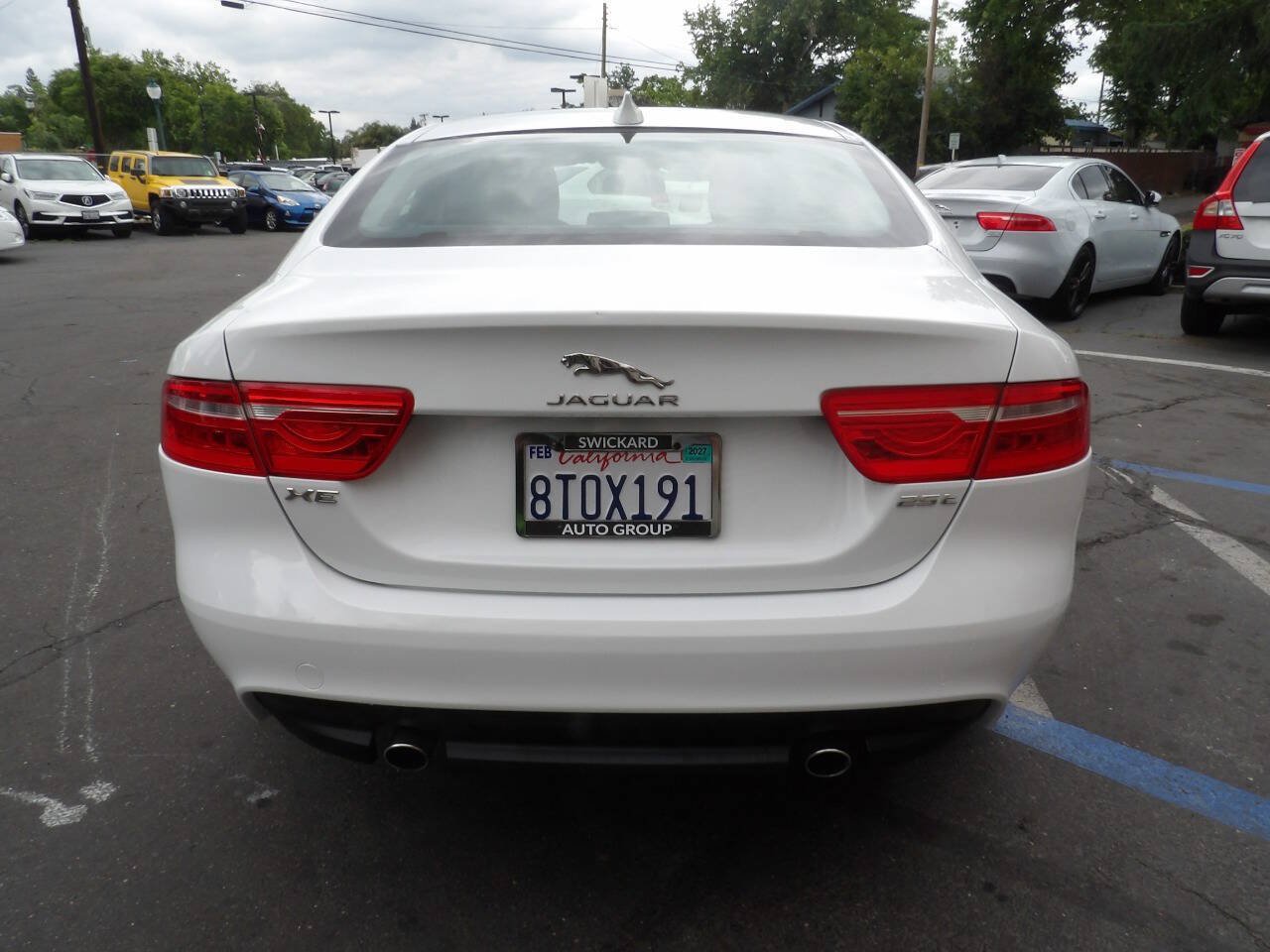 Used 2018 Jaguar XE RWD image 10