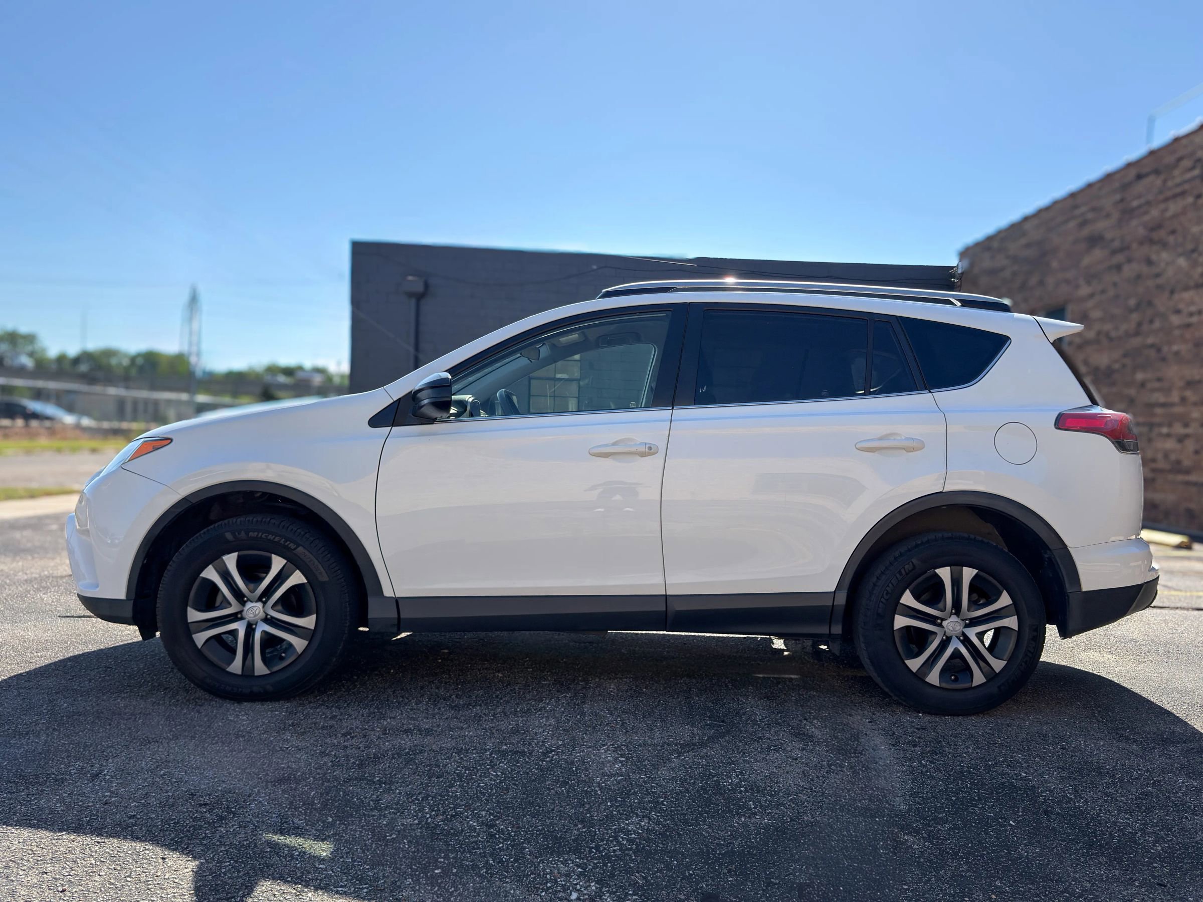 Used 2018 Toyota RAV4 LE w/ All Weather Liner Package AWD/4WD image 4