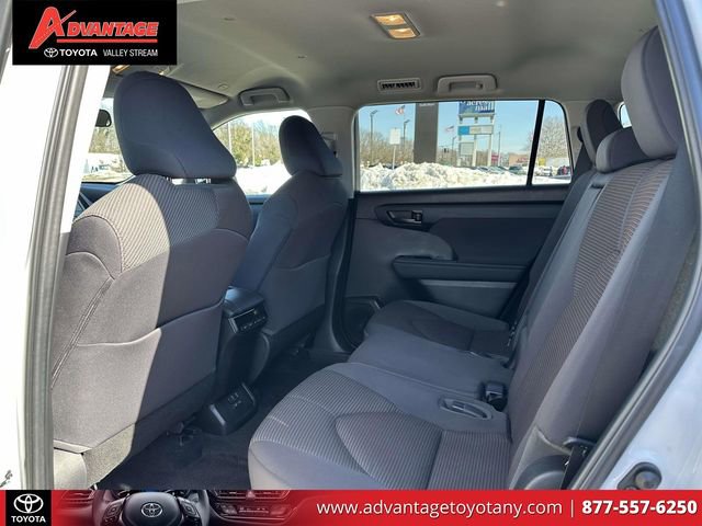 Used 2023 Toyota Highlander LE image 11