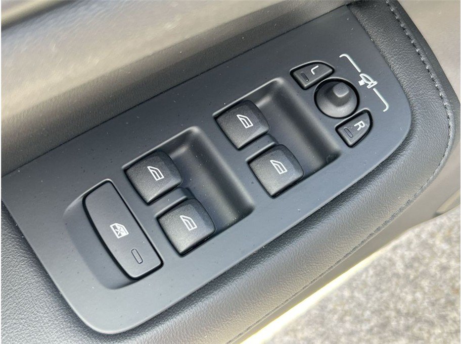 Used 2024 Volvo S60 B5 Core AWD/4WD image 30