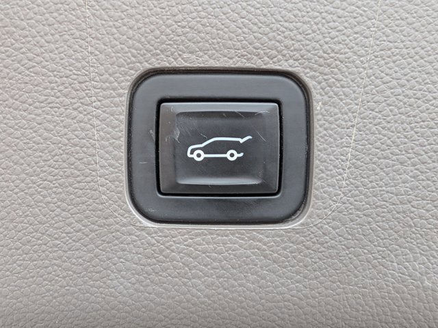 Used 2019 Chevrolet Traverse LT w/ LT Premium Package image 7