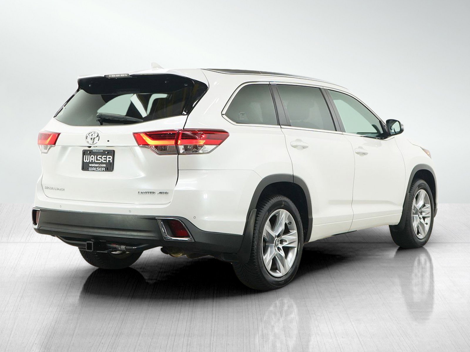 Used 2017 Toyota Highlander Limited AWD/4WD image 5
