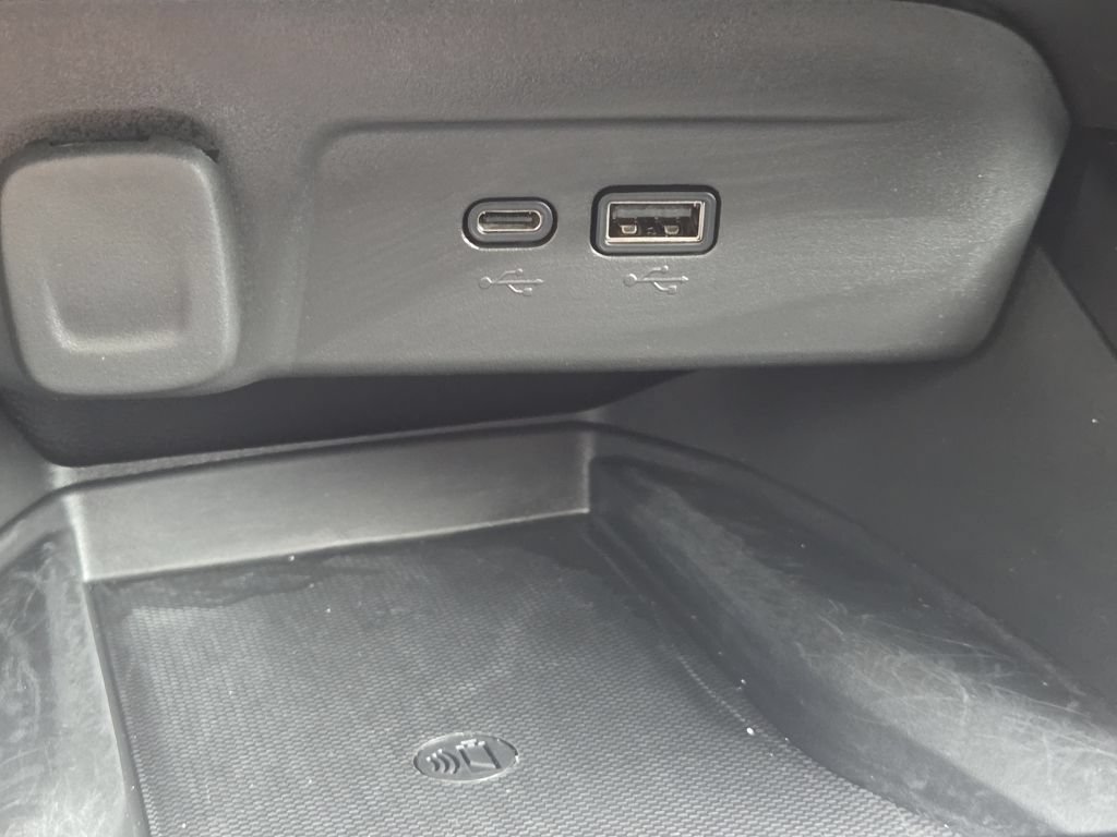 Used 2025 Chevrolet Trax RS w/ Sunroof Package FWD image 9