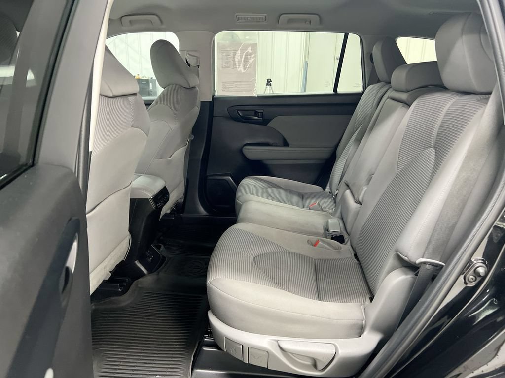 Used 2022 Toyota Highlander L FWD image 22