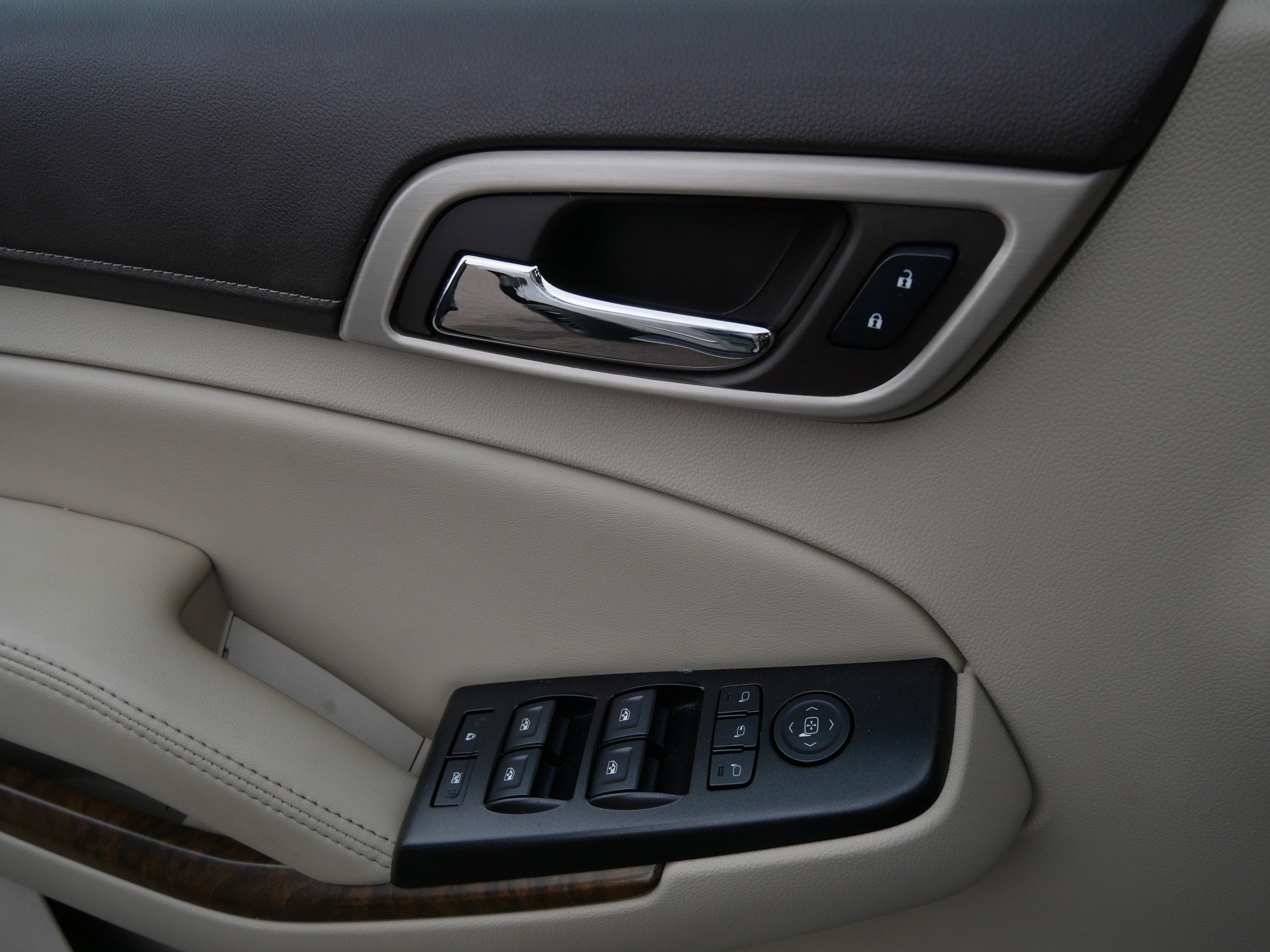 Used 2018 GMC Yukon Denali w/ Enhanced Security Package image 27