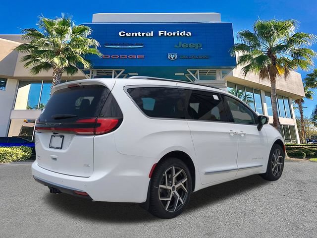 New 2027 Chrysler Pacifica Pinnacle w/ Theater Group AWD/4WD image 5